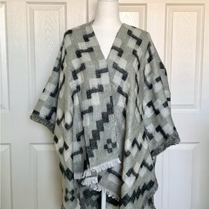 Frye Wrap Shawl Pancho Black/White/Grey Boho NWT